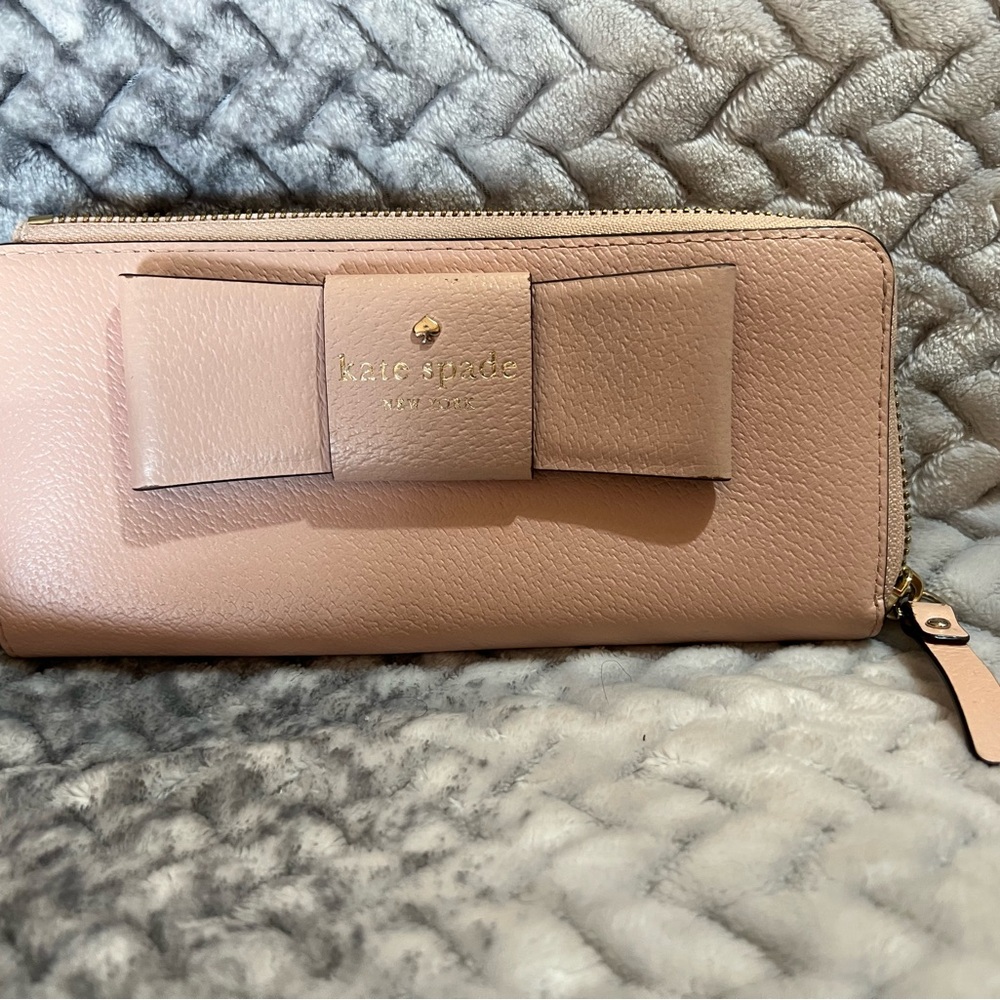 Kate Spade Blush Bow Large Accordion Type Wallet.